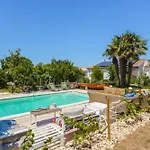 Escapades Oceanes לינה וארוחת בוקר 4*