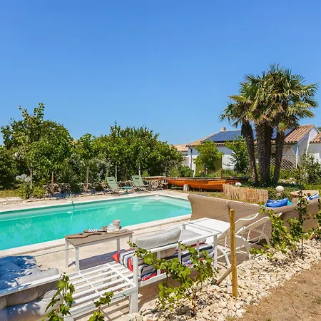 Escapades Oceanes Bed & Breakfast 3*