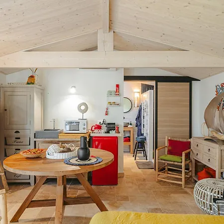 Escapades Oceanes Bed & Breakfast 3*