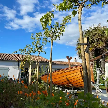 Escapades Oceanes Bed & Breakfast 3*